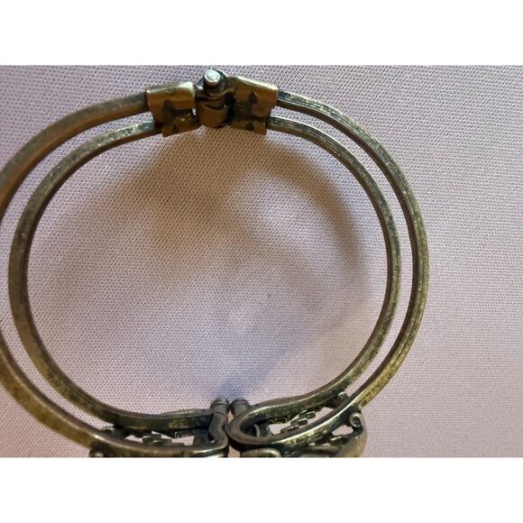 vintage gold tone hinged cuff bracelet - Picture 4 of 4